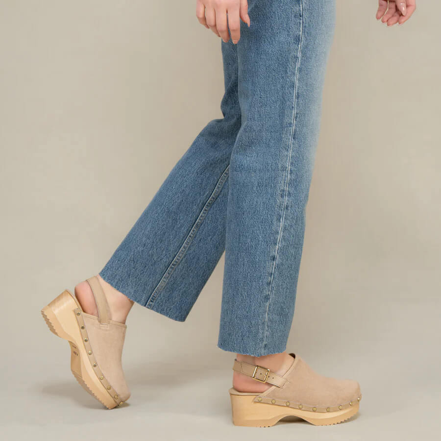 A model in M. Gemi sustainable clogs.