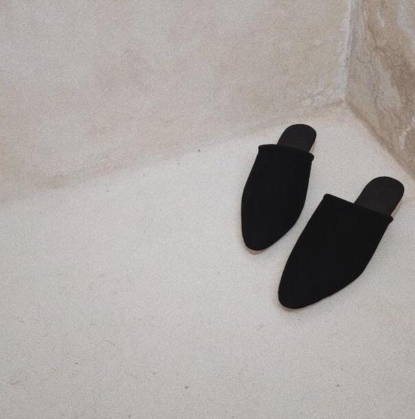 The-Lei-Classic-Black-Slide.jpg