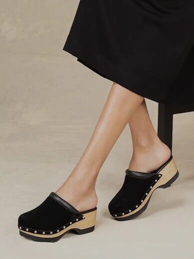 A model in M. Gemi sustainable clogs.