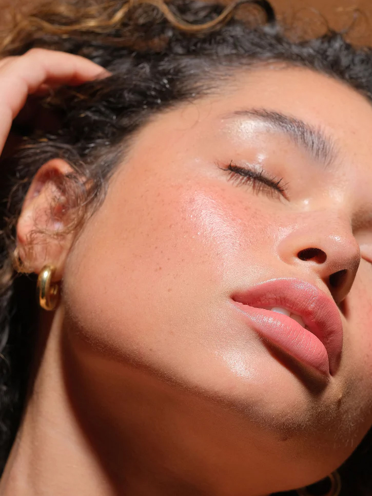 A model wearing RMS luminizer