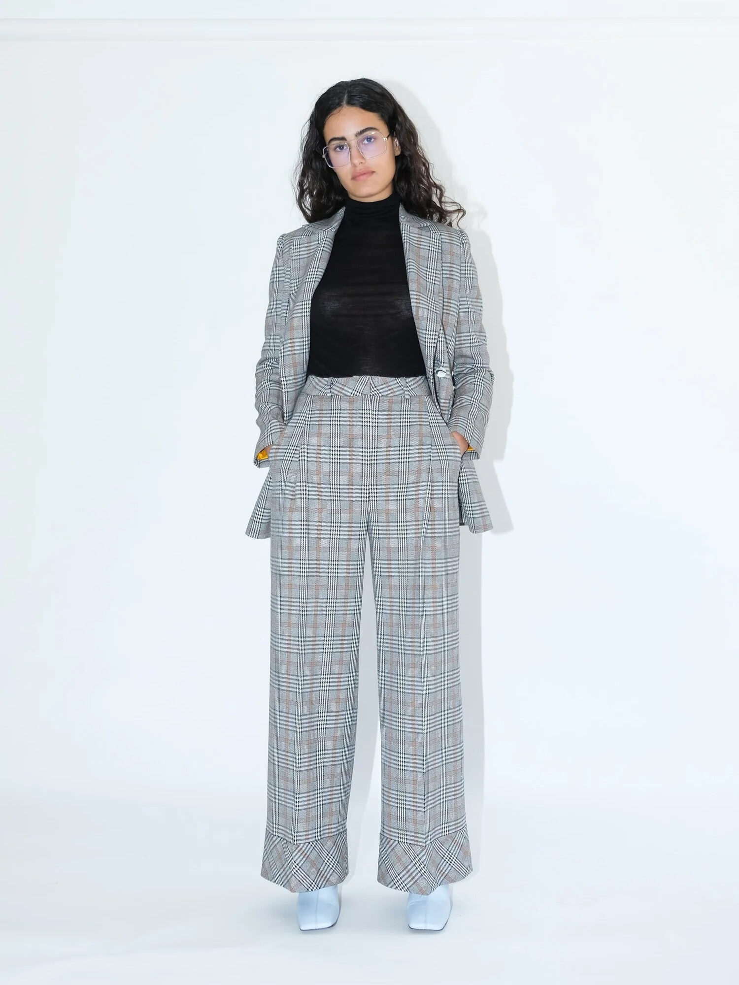 A model wearing a grey plaid pantsuit set from OhSevenDays.