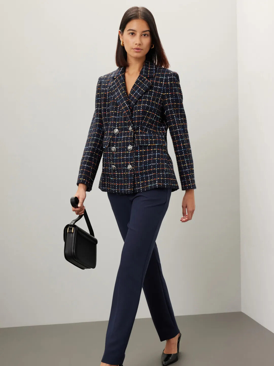 A model wearing a black twill blazer from Rent the Runway.